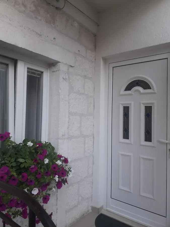 Apartments Sime Trogir 0*,